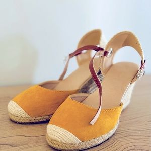 Comfy and sunny platform shoes